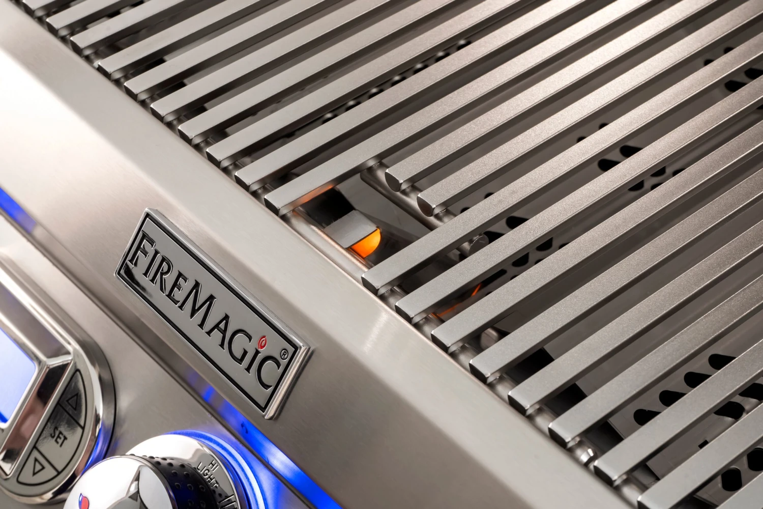 Firemagic Aurora 30 Inch Portable Gas Grill With Analog Thermometer - A660s-8EAN-62 - Image 2